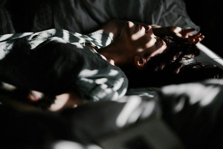 The 8 Best Temperature Control Tips for Deep Restorative Sleep