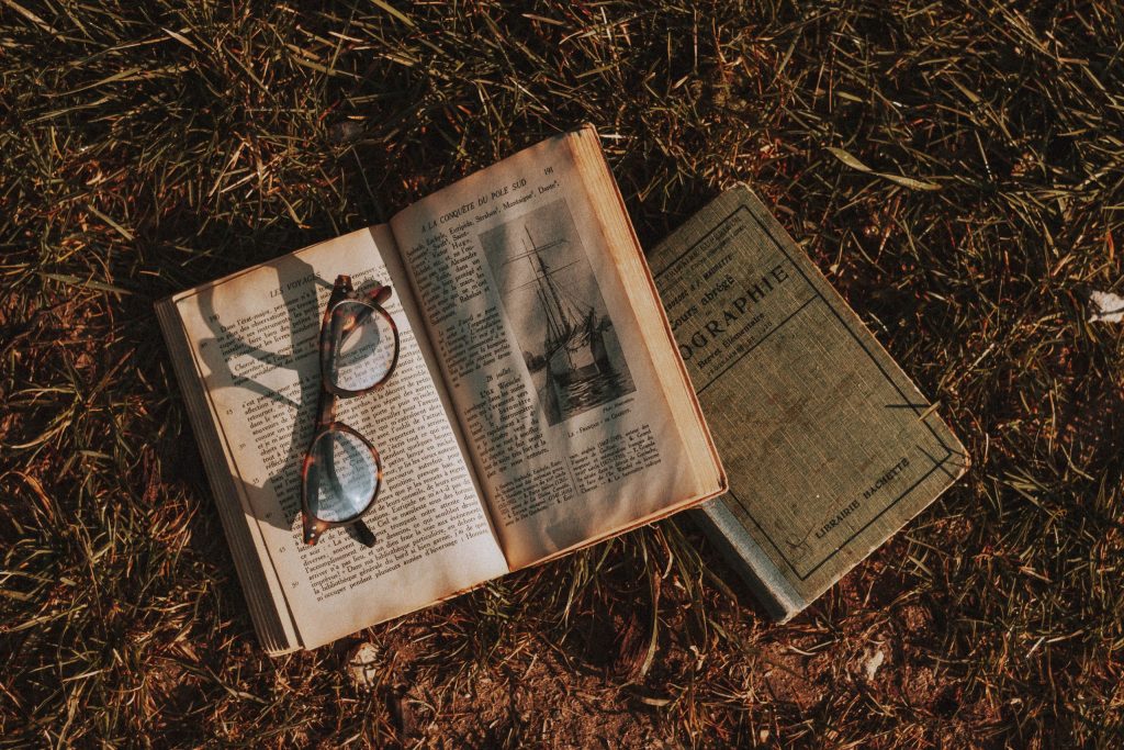 The Top 5 Must-Read Books on Historical Fashion Evolution and Tailoring