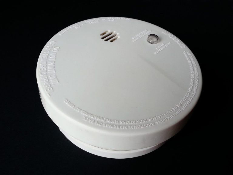 Top 6 Smart Smoke Detectors With Automated Emergency Lighting