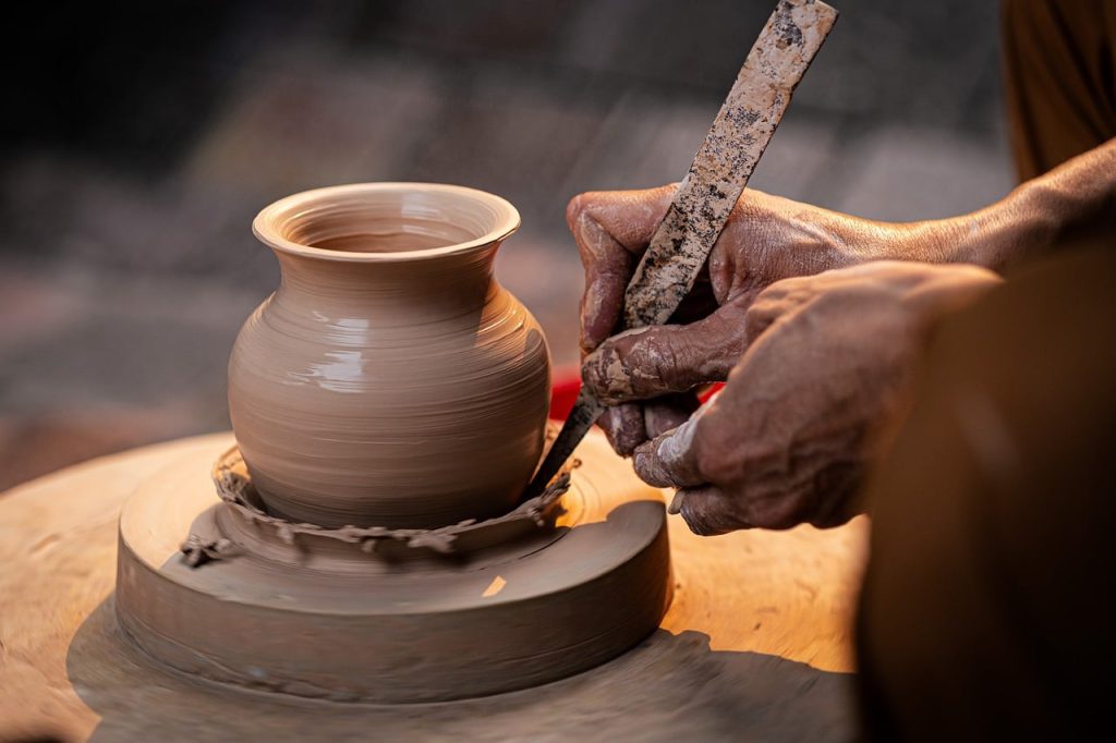 Top 6 Traditional Pottery Wheel and Glazing Craftsmanship Guides