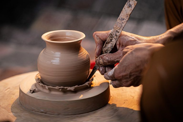 Top 6 Traditional Pottery Wheel and Glazing Craftsmanship Guides
