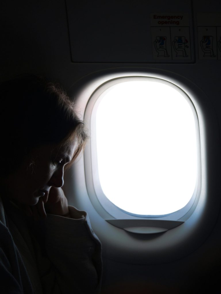 Top 7 Jet Lag Recovery Tips Using Natural Light and Sleep