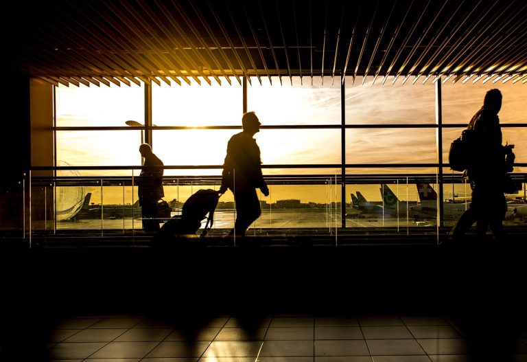 Top 7 Travel Tech Essentials For Stress-Free Airport Transit